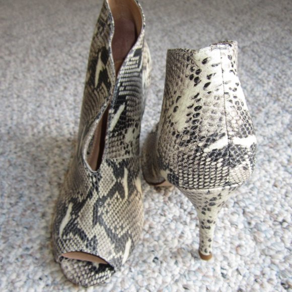 Halogen Rowen Snake Print Peep Toe Bootie - Picture 12 of 14